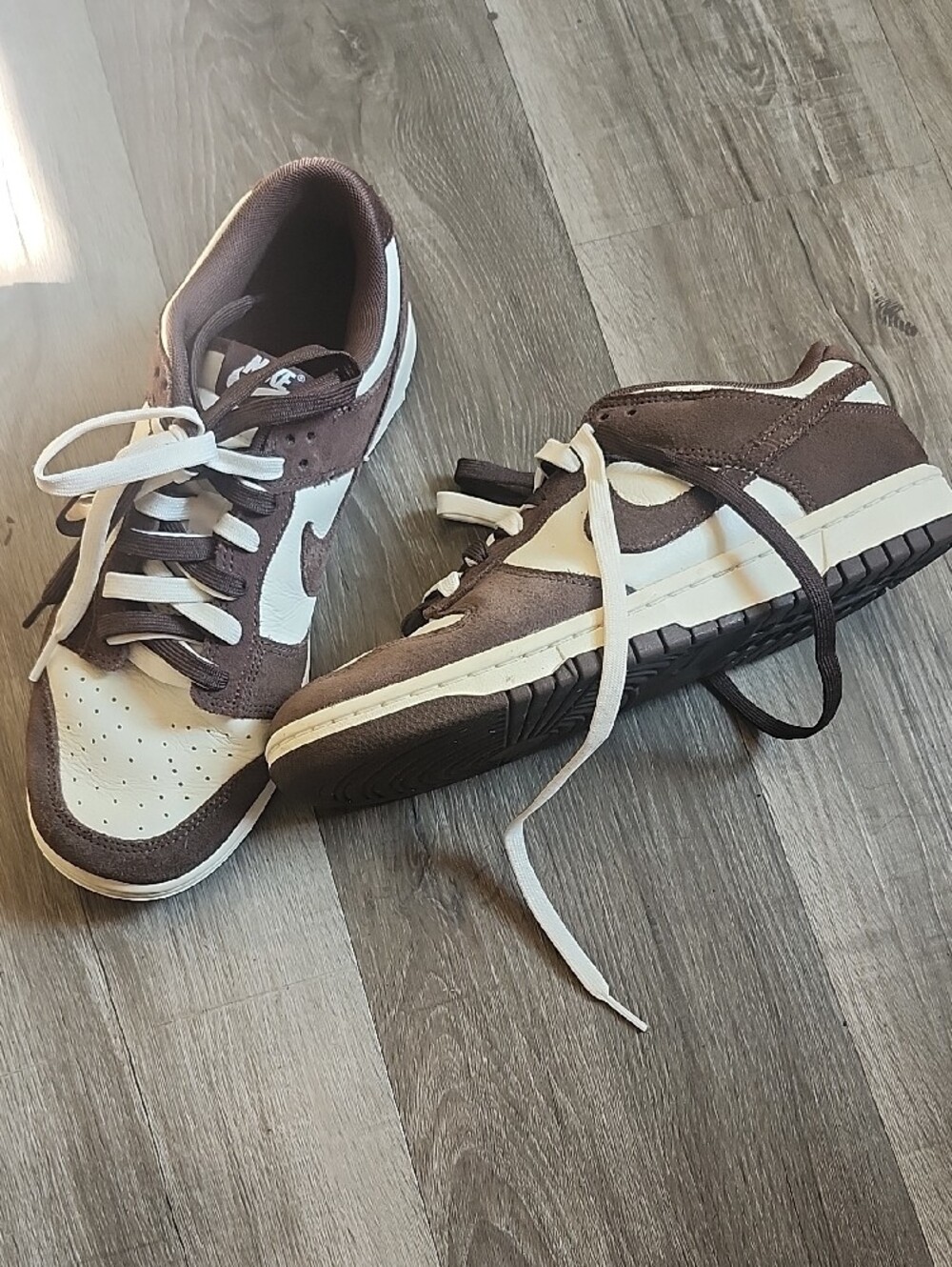 Nike Low-Top Sneakers in Brown and White with Suede Overlays - Picture 2 of 7